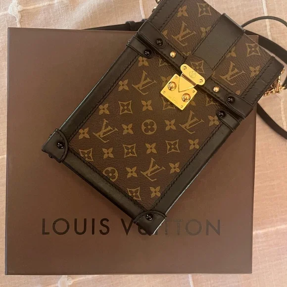 Authentic, like new Louis Vuitton LV Monogram Trunk Pochette Vertical - Picture 11 of 11